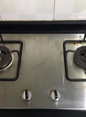 燃氣灶總是出“黃火”？清理火眼或撥動灶底的小鐵片，火力一下變正常