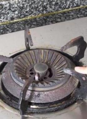 燃氣灶打火失靈打不著火先看看電池和點火針有沒有問題